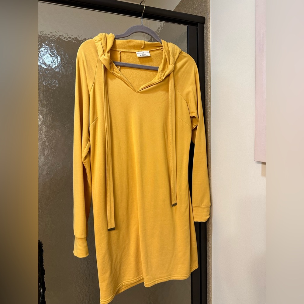 Bobbie Brooke pull over with hoodie, yellow/gold, medium